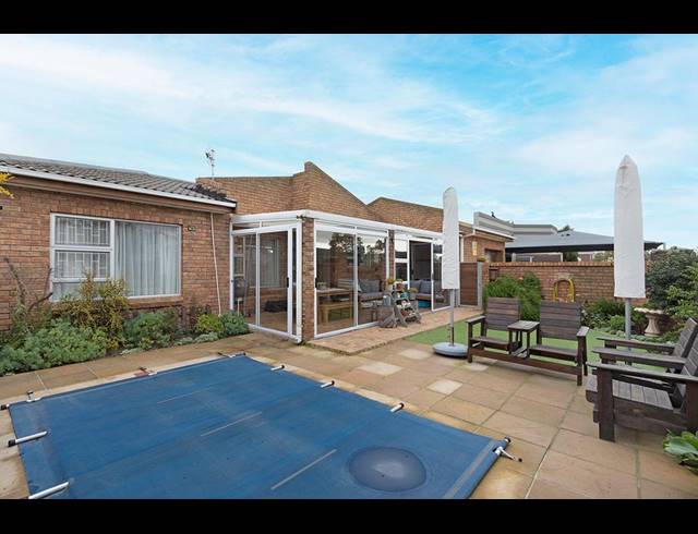 6 BEDROOM HOUSE FOR SALE IN PARKLANDS